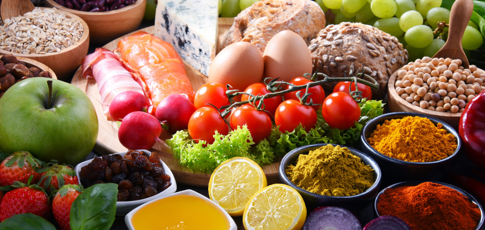 動物性タンパク質と植物性タンパク質が含まれている食品